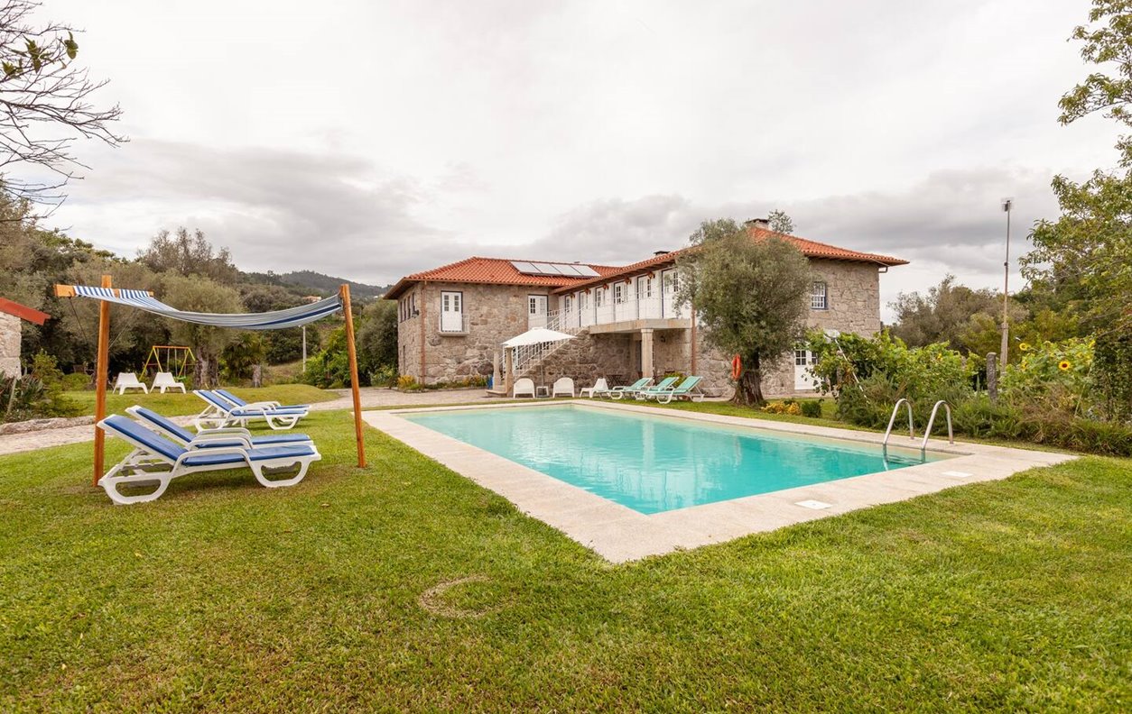 Holiday Home with Pool, Private and Garden, V. Mountain and River, Sustainable, BBQ and Wi-Fi - Near Eco Via do Vez - 12350