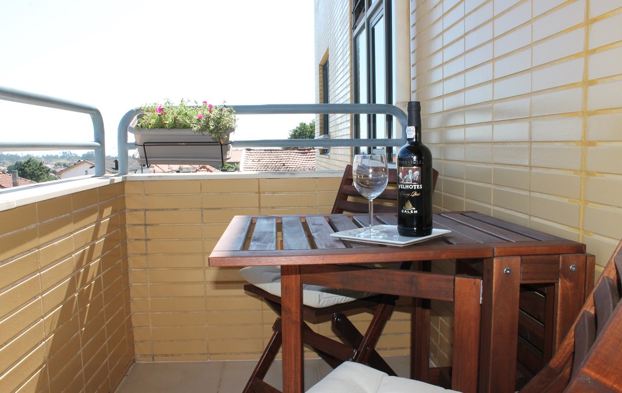 Holiday Apartment with Pool, Mountain View, Central AQ and Wi-Fi - Near Madalena Beach - 12391