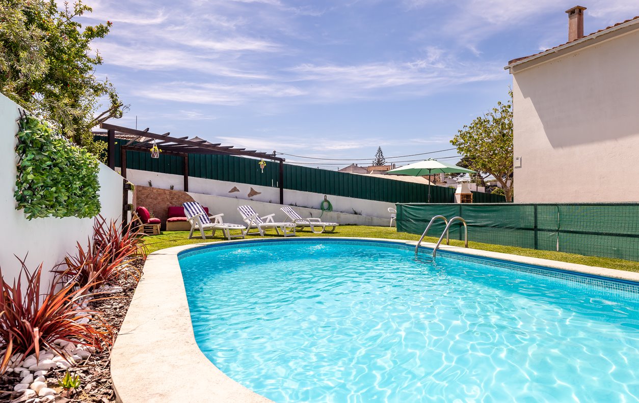 Holiday Villa with Private Pool and Garden, A / C, BBQ and Wi-Fi - Near Praia do Penedo - 12478
