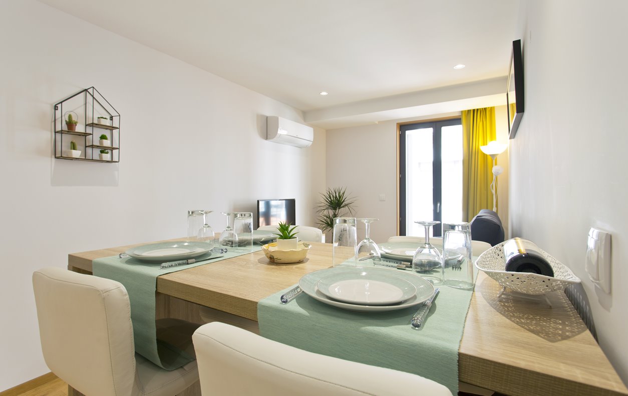 Holiday Apartment in the City Center with AQ.Central, A / C and Wi-Fi - Near Mercado do Bolhão - 12481