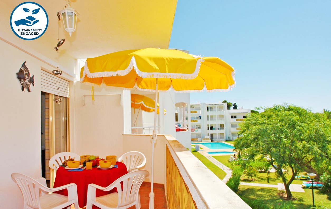 Holiday Apartment With Pool, Balcony, A / C and Wi-Fi - Near Praia da Oura - 12521