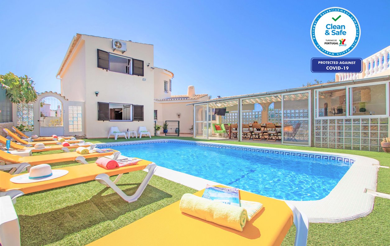 Holiday Home with Private Pool and Garden, A / C, BBQ and Wi-Fi - 10 minutes walk from the village of Carvoeiro - 12602