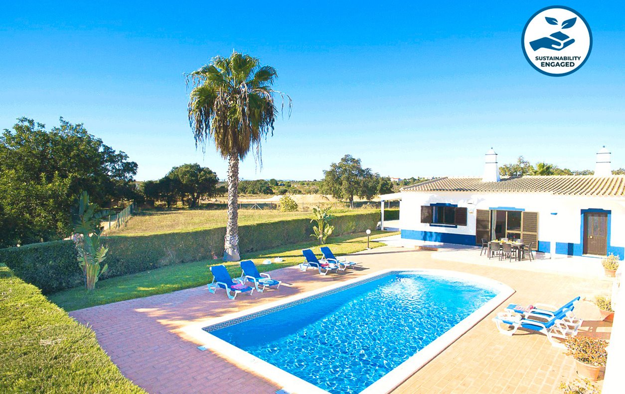 Holiday home with private pool and garden, A/C, BBQ and Wi-Fi - Close to beautiful beaches - 12632