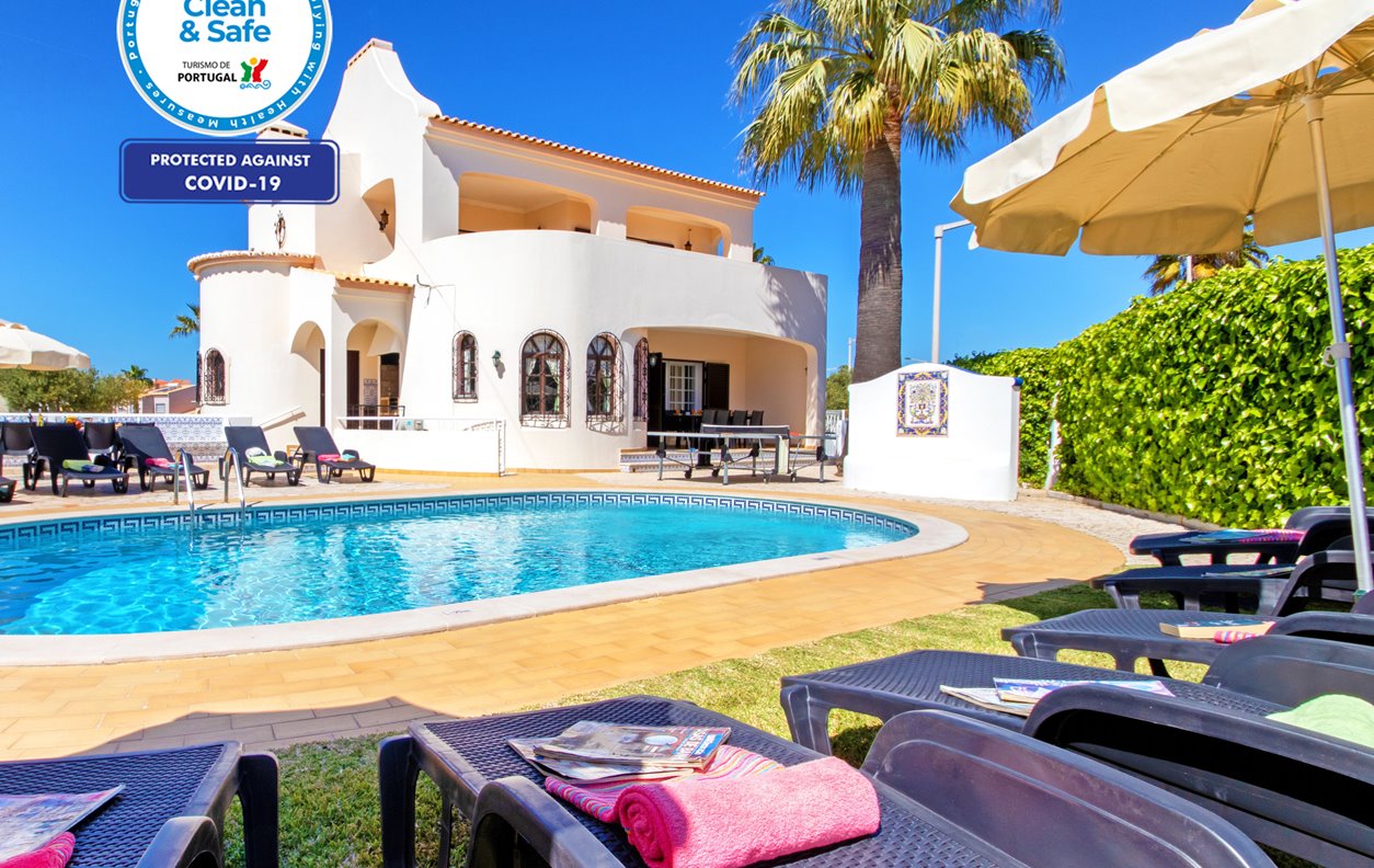 Holiday Villa with Swimming Pool, Garden, A / C, BBQ and WI-Fi - 12645