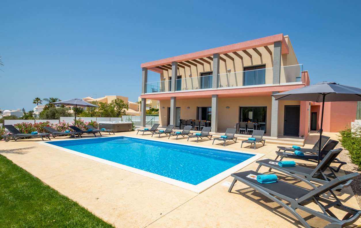 Holiday Villa with Heatable Pool, 2 XL Jacuzzis, A / C, BBQ and Wi-Fi - 12669