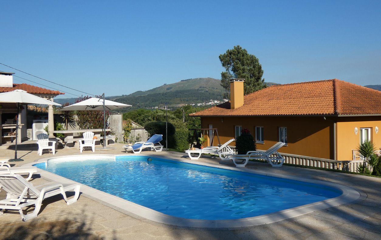 Holiday Home with Private Pool and Garden, Mountain View, Jacuzzi, BBQ and Wi-Fi- Next Museu do Brinquedos Português - 12722