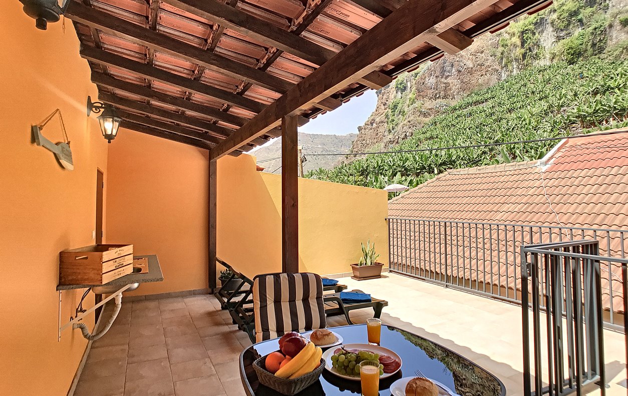 Holiday Home with Mountain View and WI-FI - Near Praia dos Anjos - 12931
