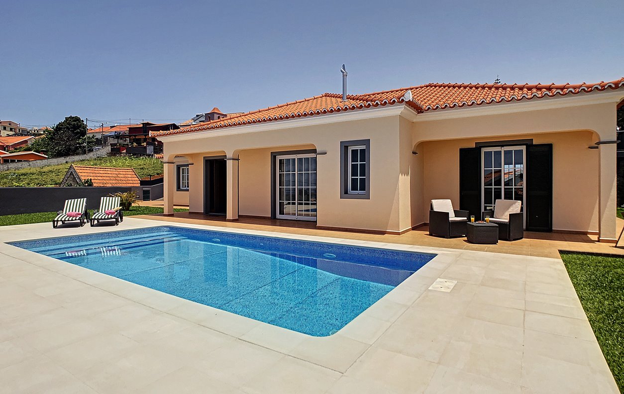 Holiday home with heated pool, garden, BBQ and Wi-Fi - Near Elvis and Ronaldo sanctuary - 12964