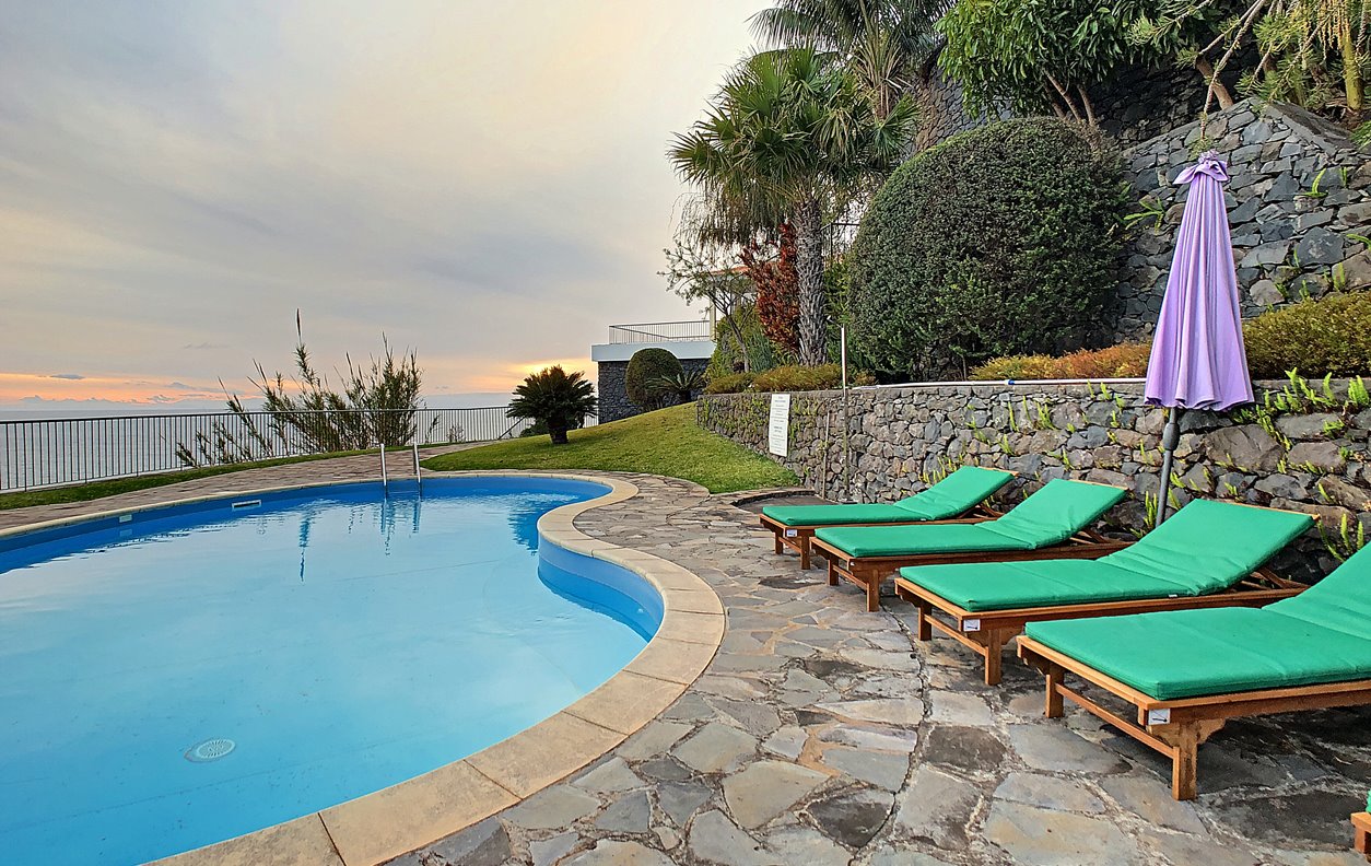 Holiday home with heated pool and garden, V.Mar, BBQ and Wi-Fi - Near Praia da Calheta - 12979