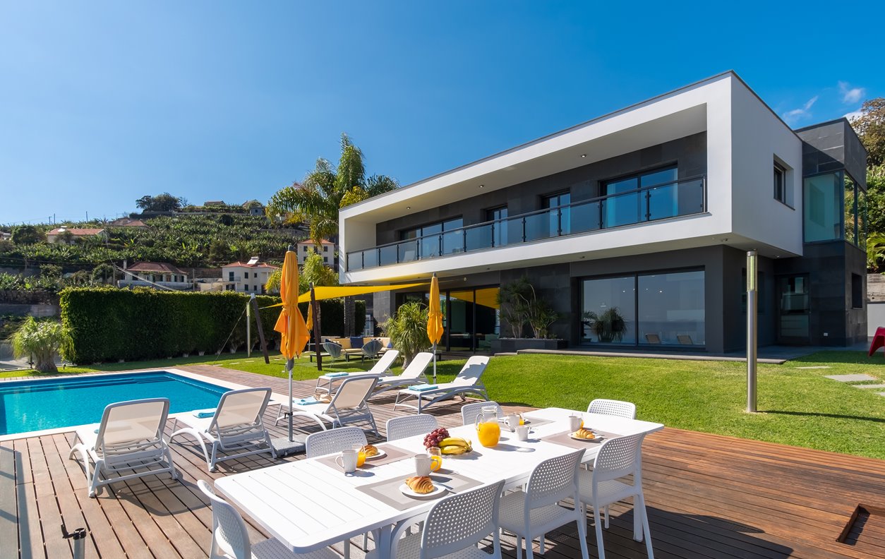 Holiday Home with Infinity Pool and Garden, Jacuzzi, BBQ and Wi-Fi - Near Ponta de Sol Pier 12981