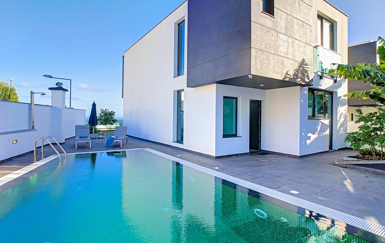 Holiday Home with Heated Pool and Garden, A / C, BBQ and Wi-Fi - Near Cristo Rei - 12986