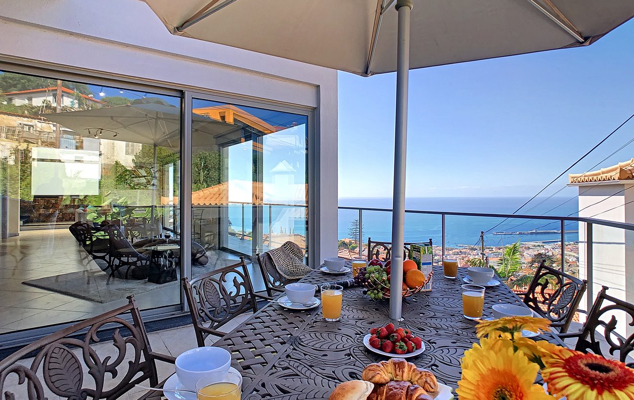 Holiday Home with Private Jacuzzi, Sea View, BBQ and Wi-Fi - Near the Botanical Garden - 12989