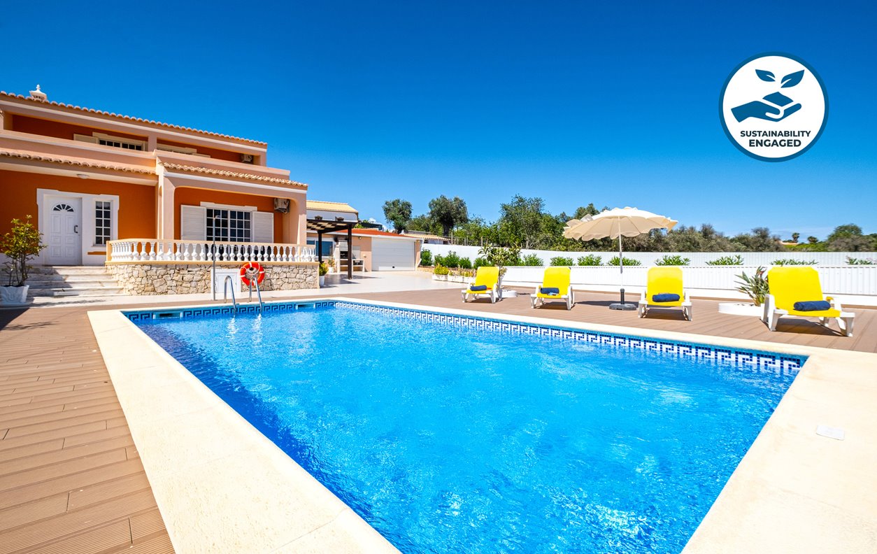 Holiday Home with Private Pool and Garden, A / C, BBQ and Wi-Fi - 5 minutes drive from the beach - 13065