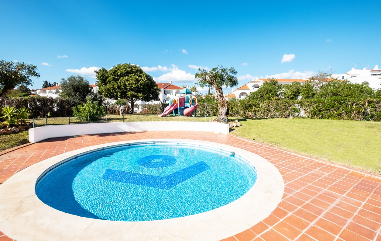 Holiday Apartment With Swimming Pool, Balcony, A/C and Wi-Fi - close to the beach - 13285