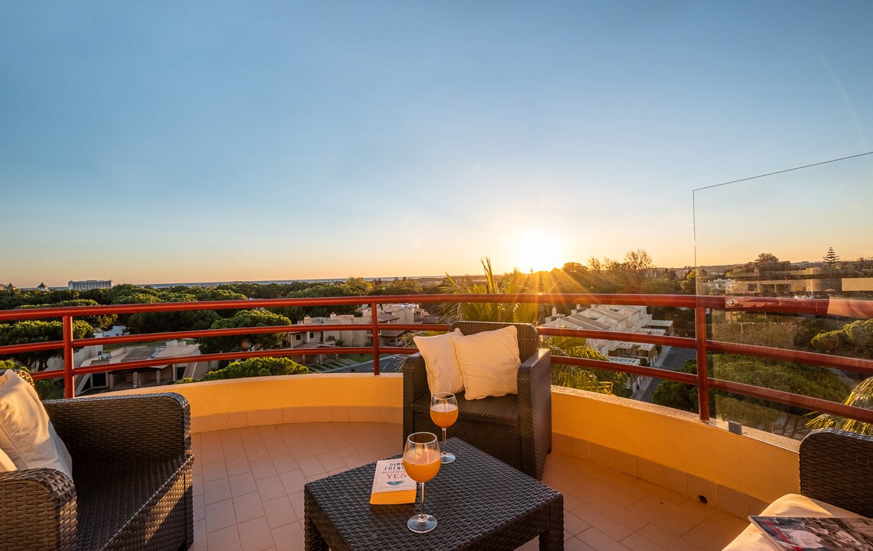 Holiday Apartment with Pool, Sea View, Large Balcony, Garden, A/C, Wi-Fi - 12554