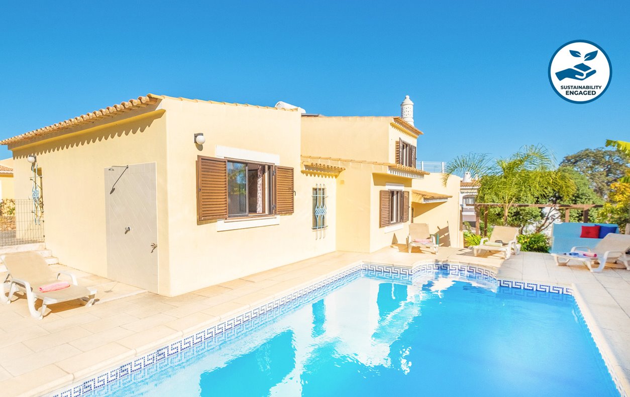 CHARMING VILLA, 5 BEDROOM, GOOD LOCATION, FREE WI-FI, A/C, HEATABLE POOL - 13299