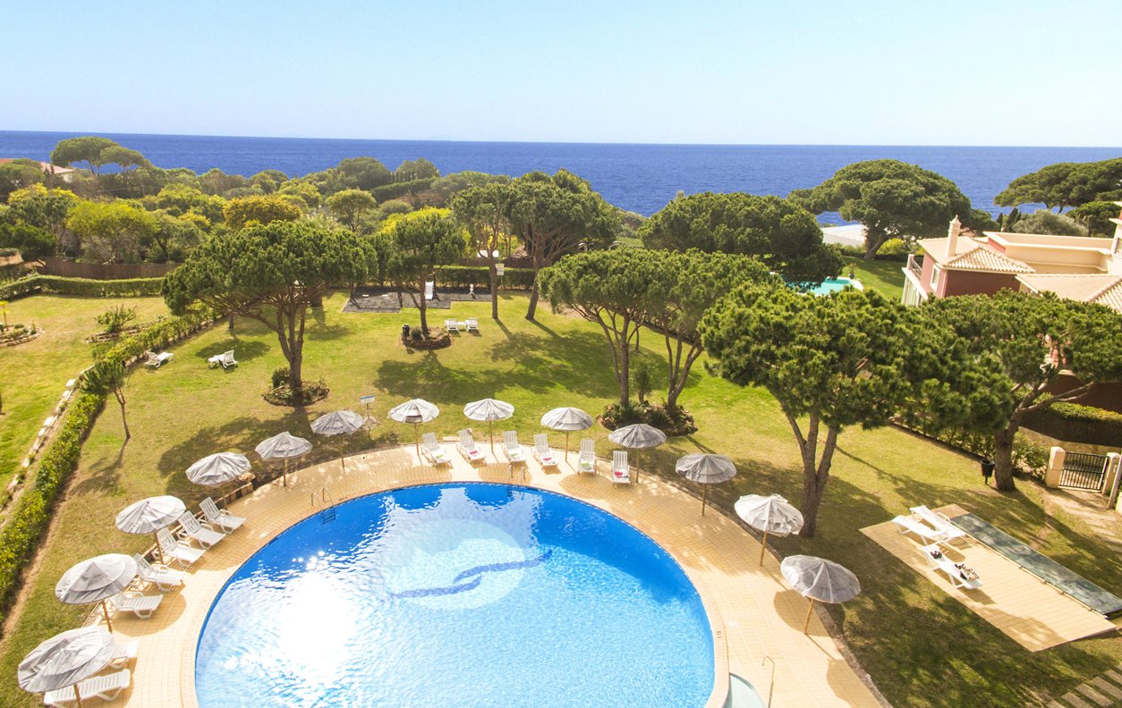 OUTSTANDING APARTMENT, FABULOUS LOCATION, CLOSE TO ALL AMENITIES, FREE WI-FI, AIR COND, SWIMMING POOL ACCESS & CLOSE TO THE BEACH - 13303