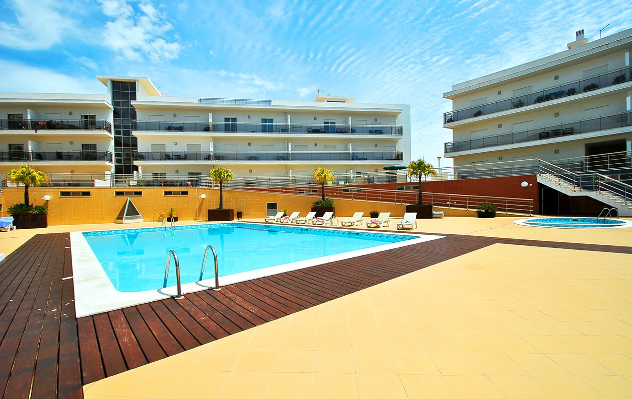 Apartamento de Férias com Piscina, Jardim, BBQ, A/C e Wi-Fi - Localização privilegiada -13323