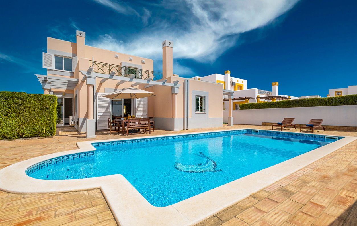 Holiday Villa with Private Pool,  Garden, A/C, BBQ and Wi-Fi - 13326