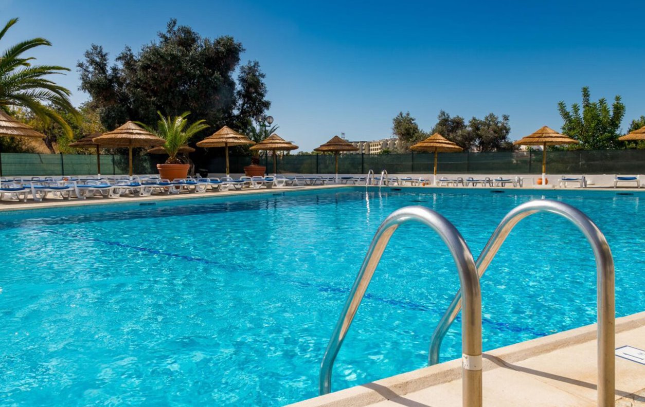 Holiday Apartment with Pool, Close to Golf Courses and Wi-Fi- Close to Praia dos Alemães - 13439