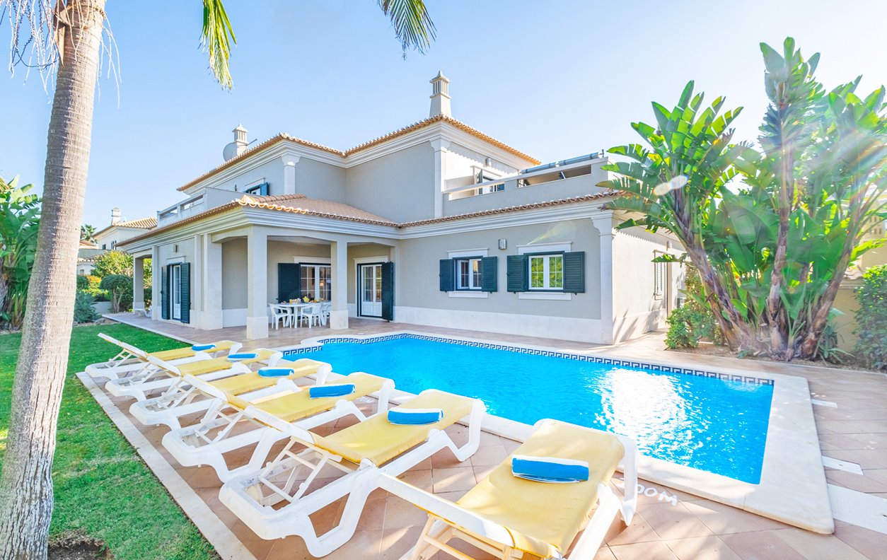 alojamento Holiday Home with Heated Pool, Wi-Fi, AC & BBQ - 13464