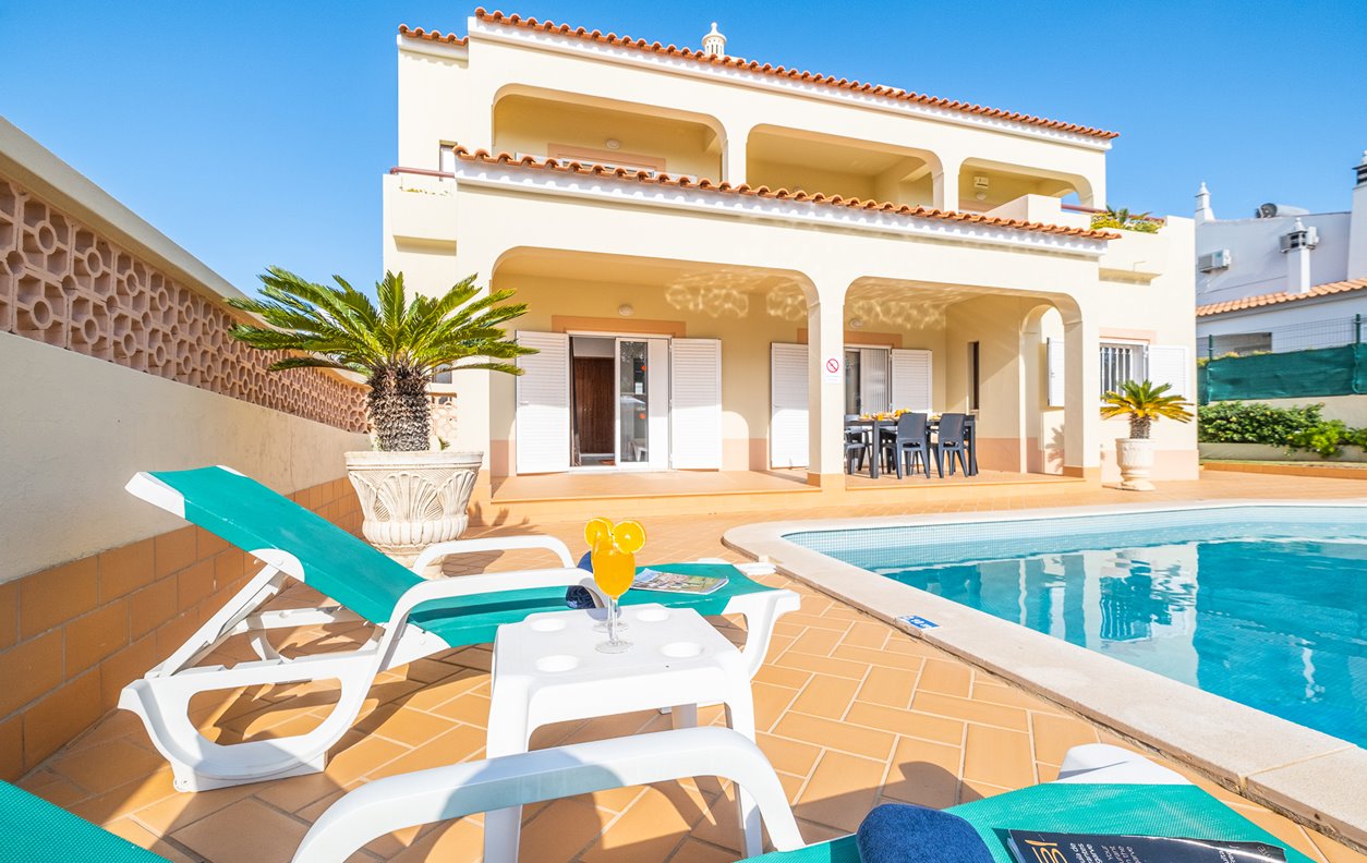 Casa de Férias com piscina aquecivel, AC, BBQ, Wi-Fi - Próximo da Praia - 13465