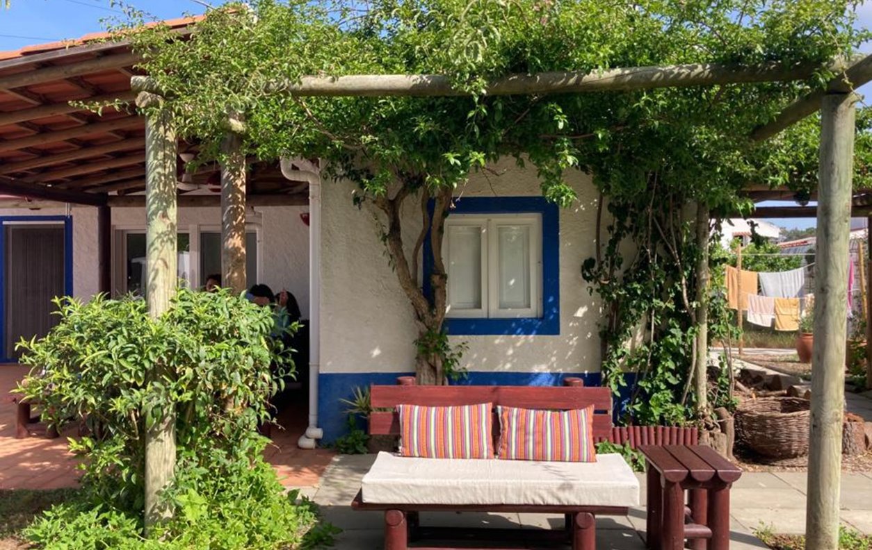 Holiday Home with Wi-Fi, BBQ, Garden, Free Parking - Close to Porro das Barcas Beach - 13471