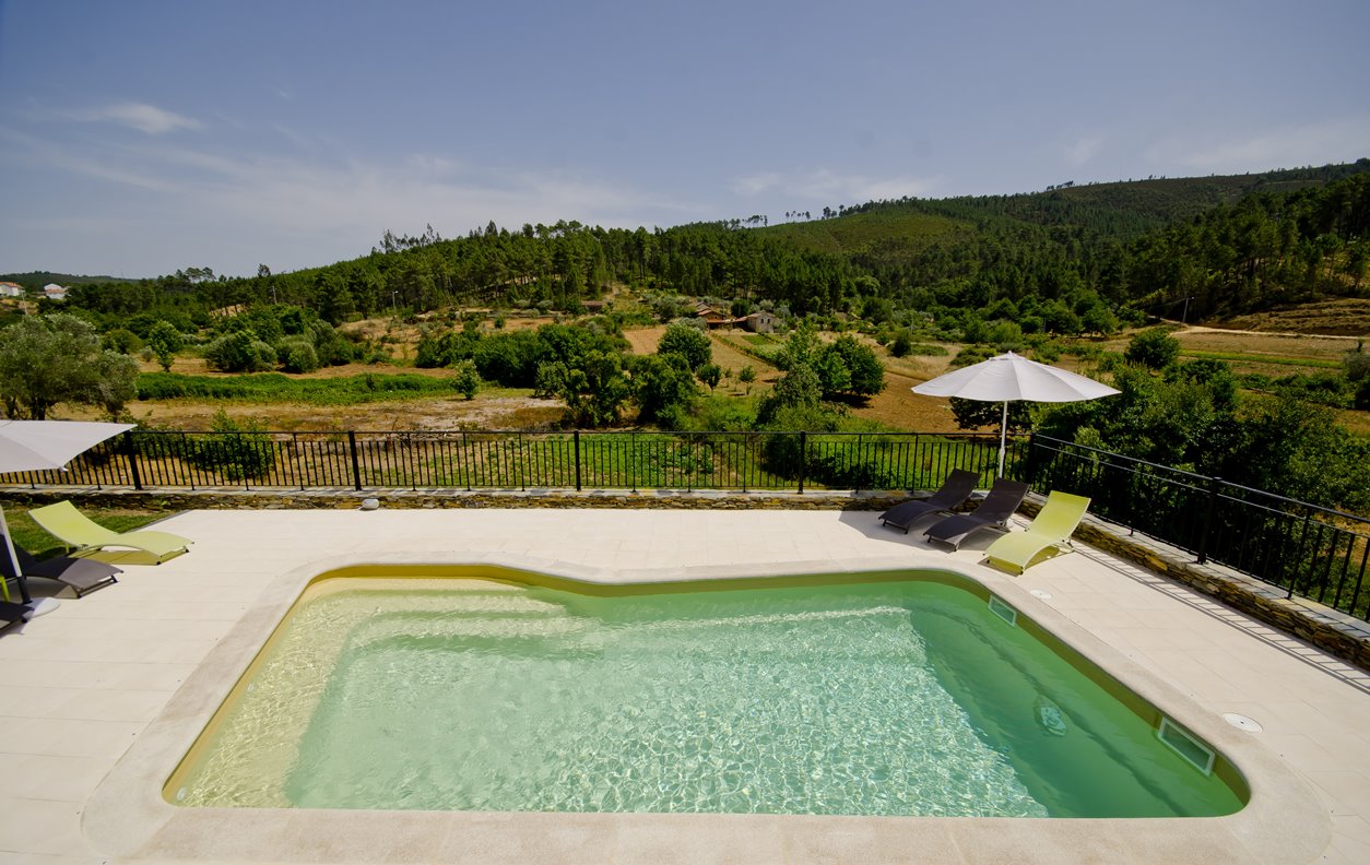 Holiday Home with Private Pool, Wi-Fi, BBQ, Garden and A/C - Next to Miradouro de Zebro - 13474