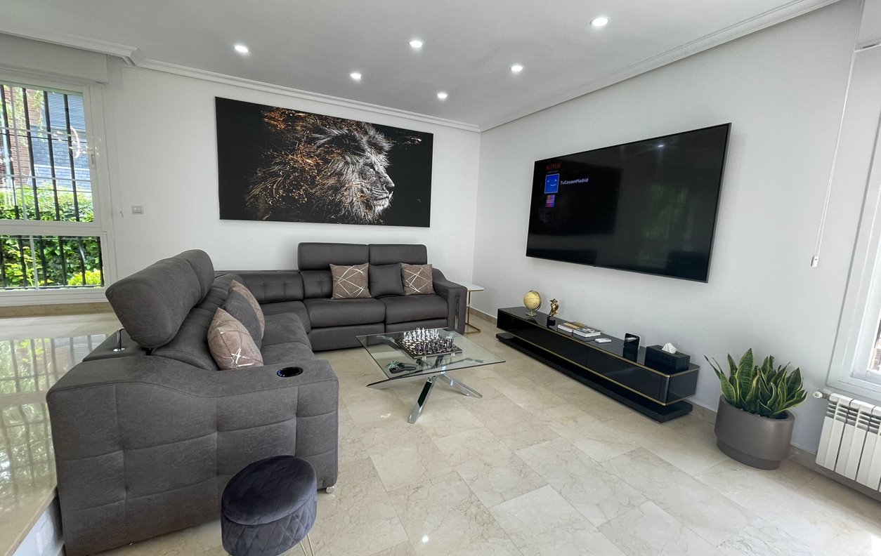 Modern luxury house of 400m2 in Madrid Capital - 13573
