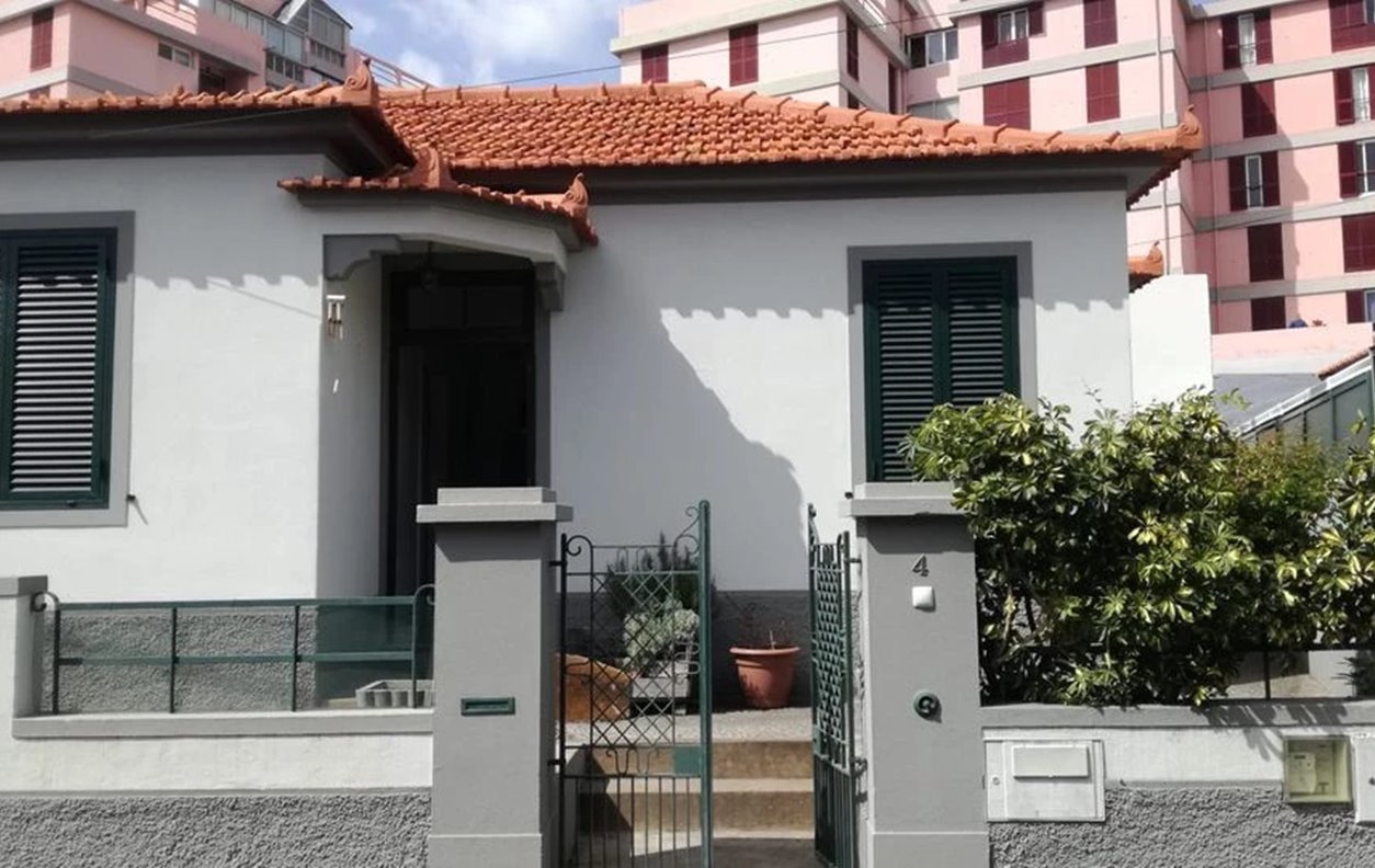 Rental House 5 min from Funchal on foot + services & WIFI - 13628