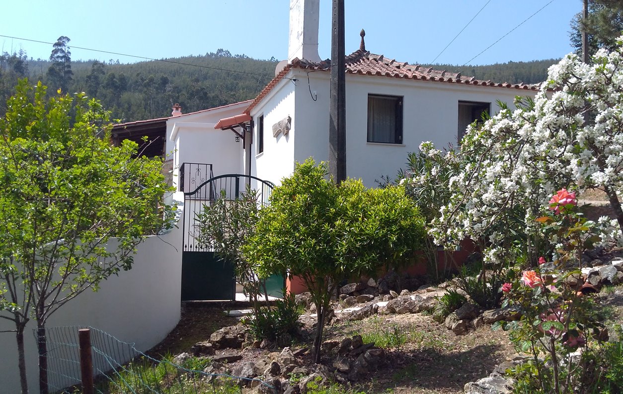 Holiday House with Mountain View, Garden, BBQ and Wi-Fi - Near Fluvial Beach of the Village of Ana de Avis - 1639