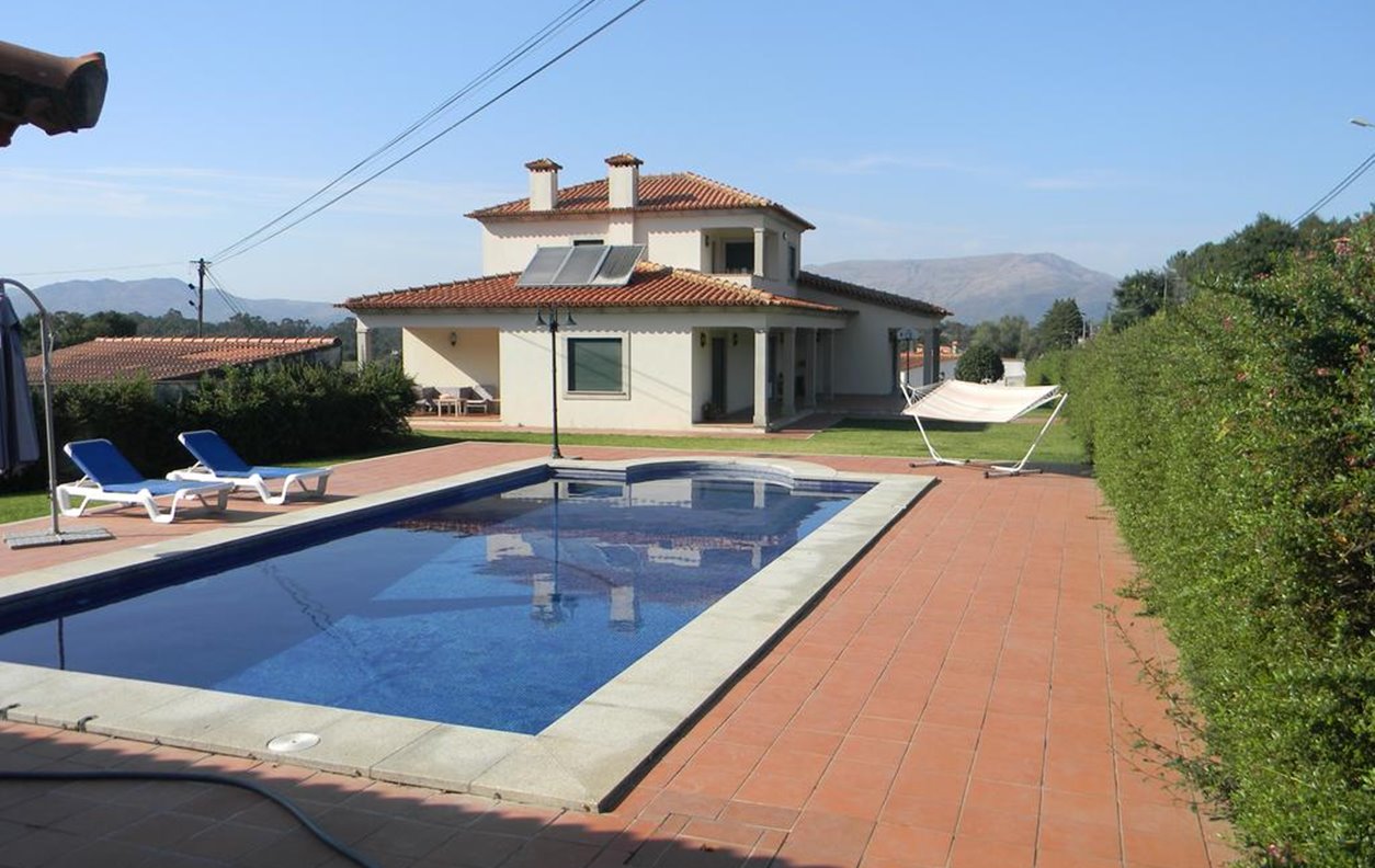 Holiday Villa with Pool, Mountain View, Garden, A / C, BBQ and Wi-Fi - Near Museum of Horse Cars - 1855