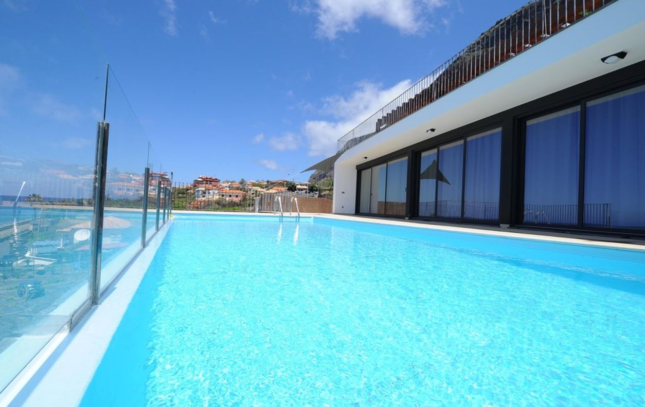 Casa de 6 dormidas, 3 WC, com vista para montanha e mar, piscina borda infinita