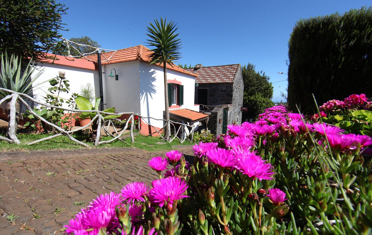 Suite in Holiday Home with Mountain View, Garden, BBQ and Wi-Fi - Near Porto Moniz Natural Pools - 1214